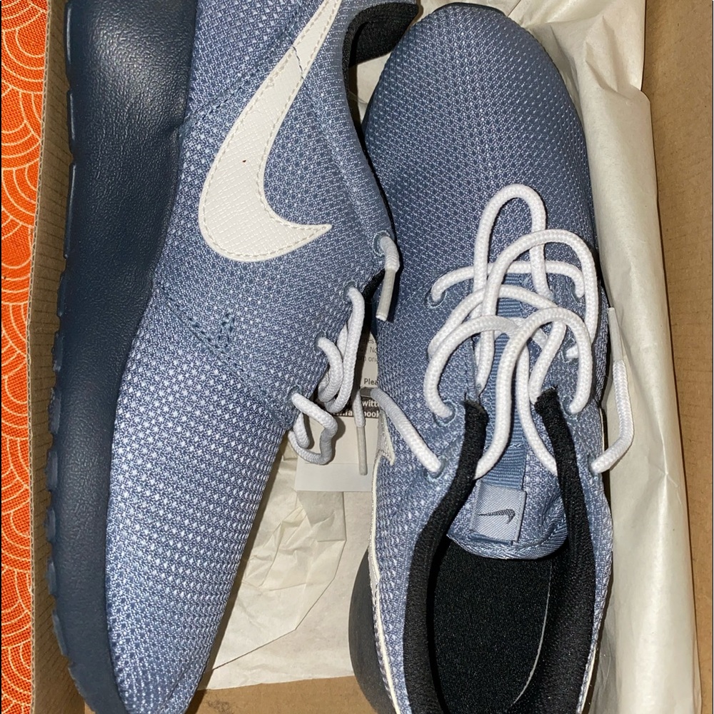 NEW Nike Roshe
